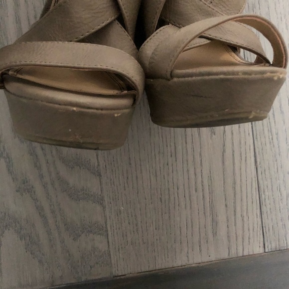 Chinese Laundry Nude Wedges in size 7 - Picture 6 of 6